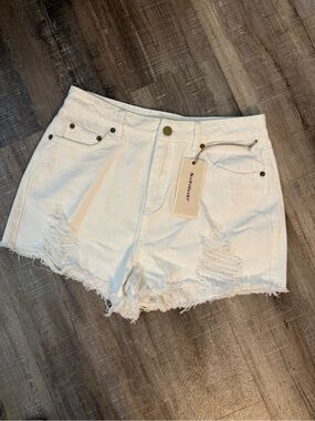 NWT Blue Velvet White Distressed Denim Shorts Size Large Raw Hem